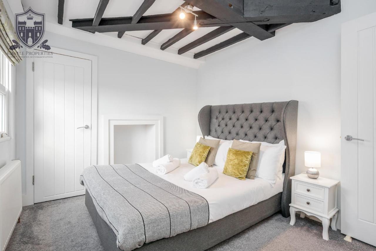 Apartment Castle Properties: The Sovereign 5 Bed Town House *