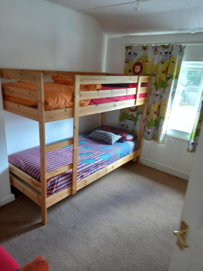 Comfy 3 Bed House Near Castle And Legoland Holiday home