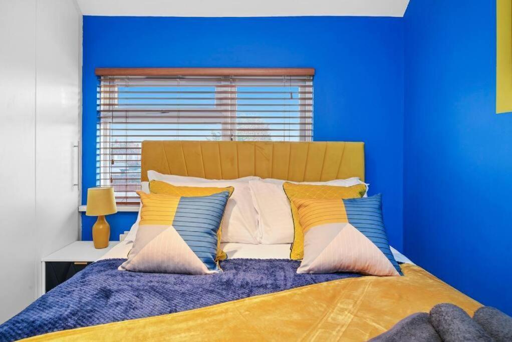 Lovely 3 Bed In - Parking & Garden Apartment Windsor