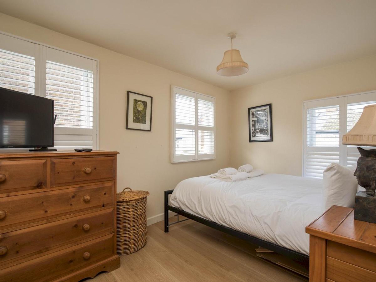 Pass The Keys 6 Sleeper 2 Storey Flat In *