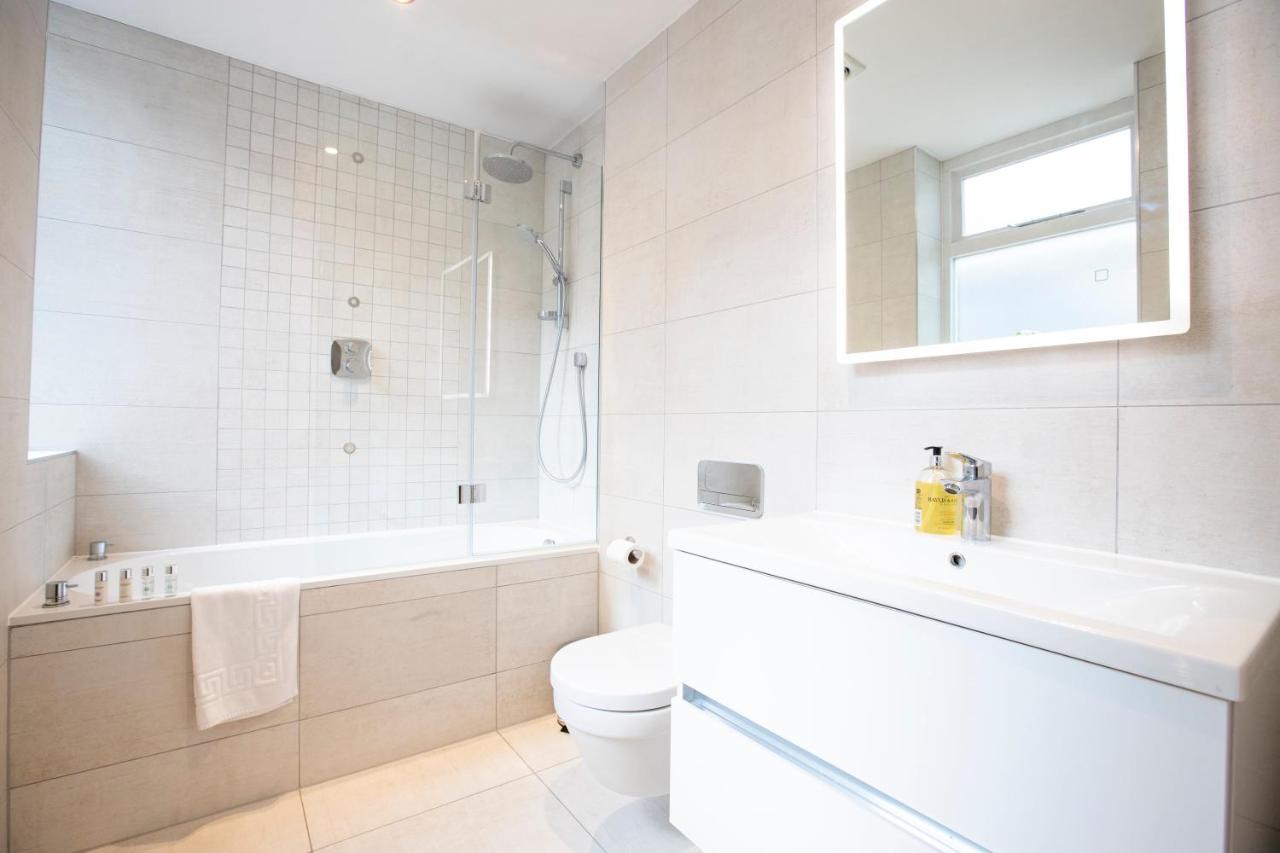 Urban Living's - Castle Luxury * Windsor
