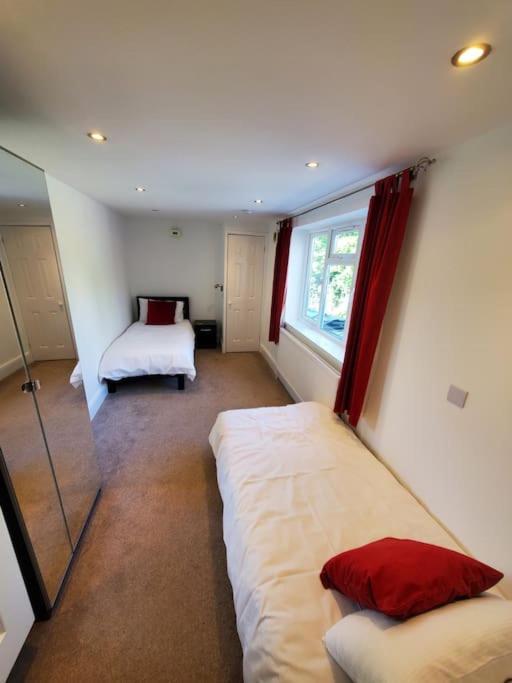 2 Bedroom Flat With Free Parking Apartment
