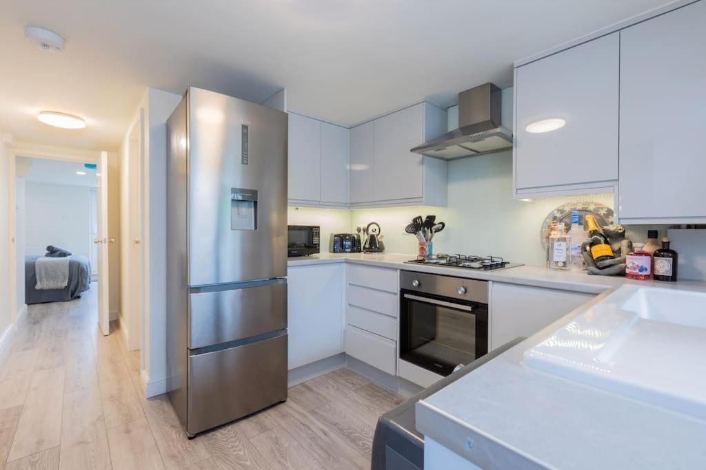 Modern Garden Flat, Walk 2 Sights Apartment Windsor