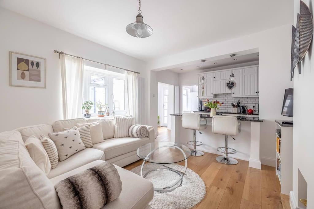 Prime Location, Walk To Castle & Shops Apartment *