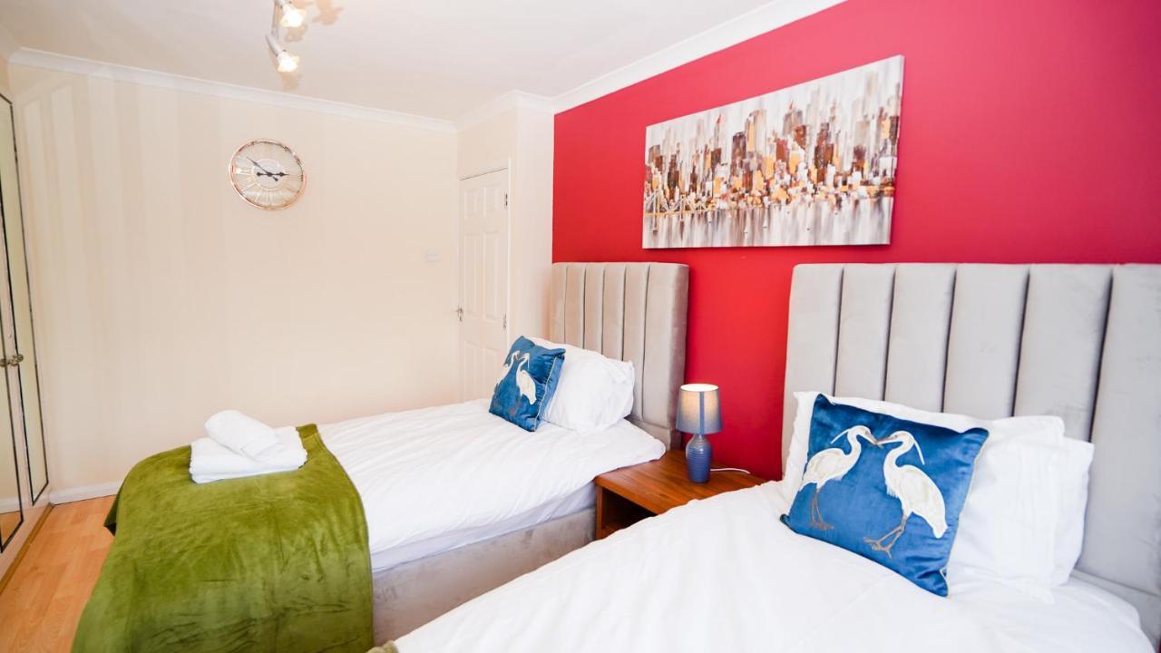 E2m Stays The Elizabeth 4bed House , Legoland Holiday home Windsor