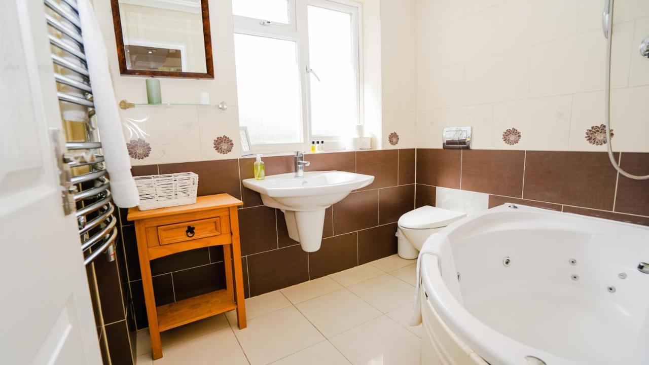 E2m Stays The Elizabeth 4bed House , Legoland Holiday home