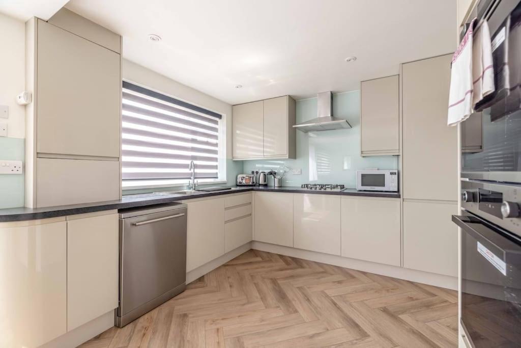 Holiday home Charming 3bed 3bath In With Parking! Windsor