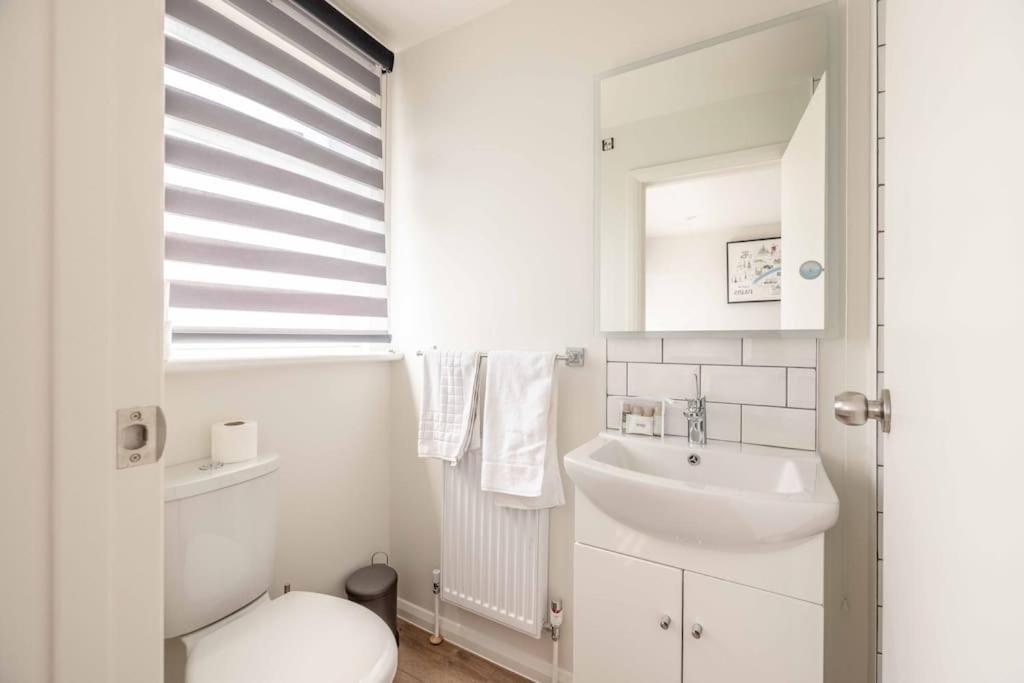 Charming 3bed 3bath In With Parking!
