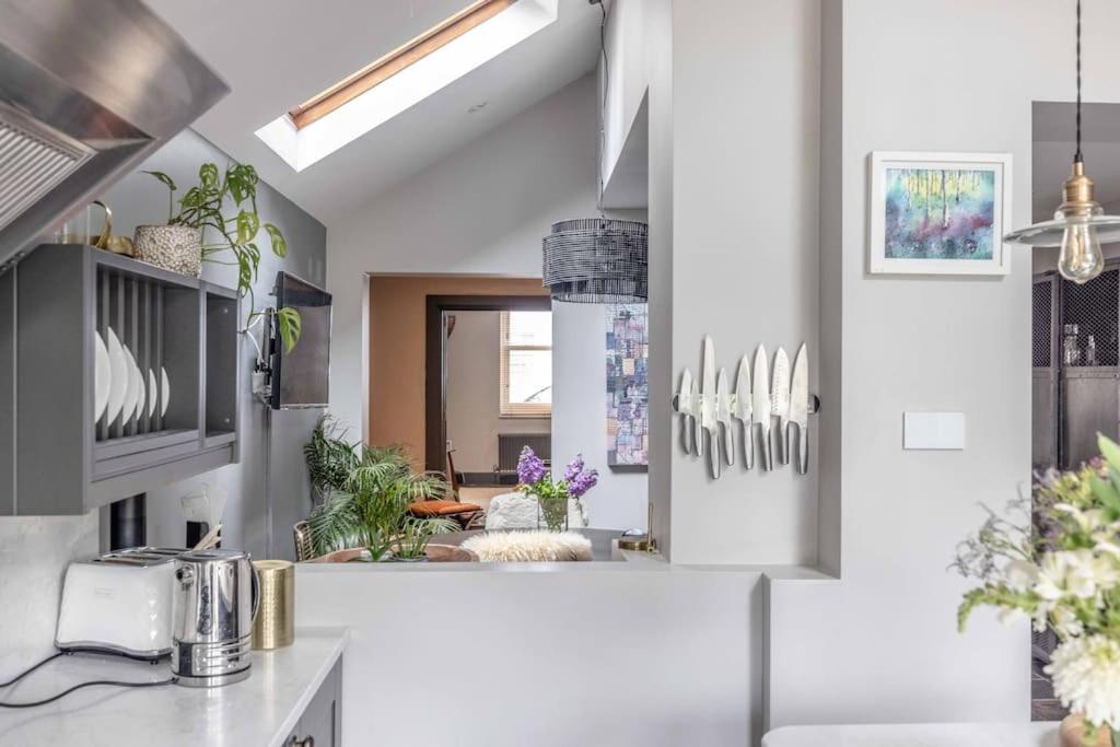 Stylish 2-bed House With Office And Private Garden Holiday home Windsor