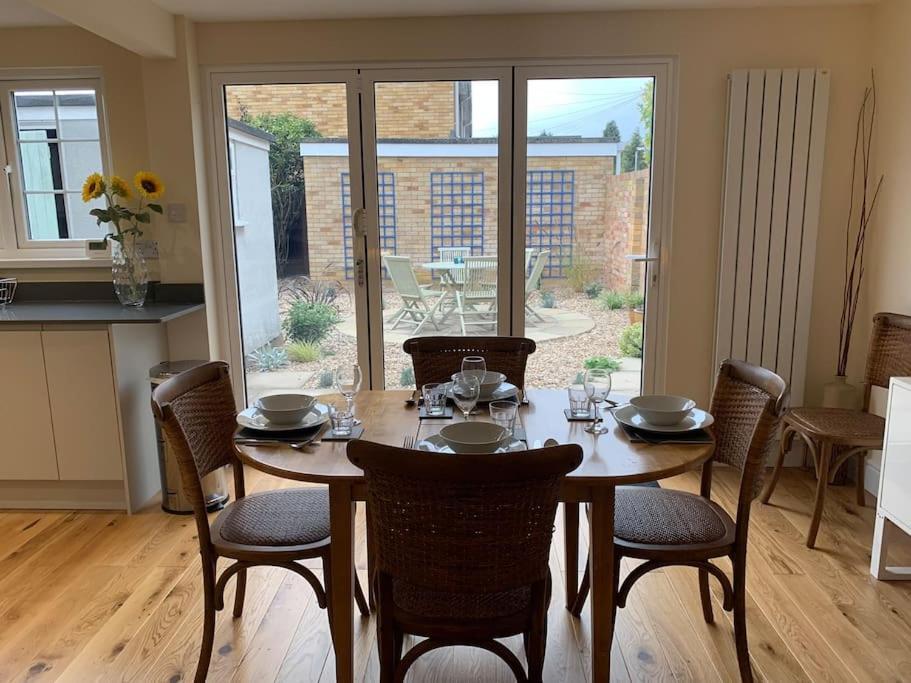 3 Bedroom House With Parking And Garden Apartment Windsor