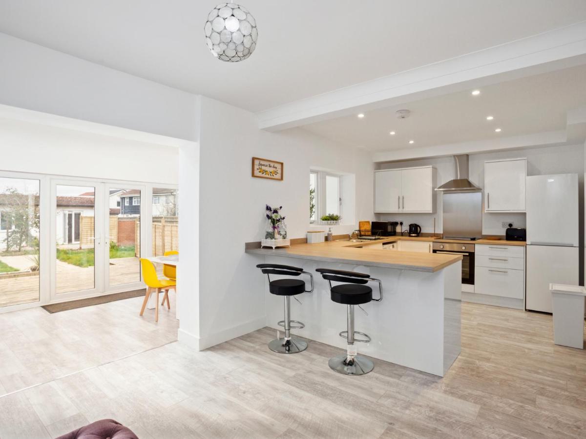 Large Modern Family Holiday home