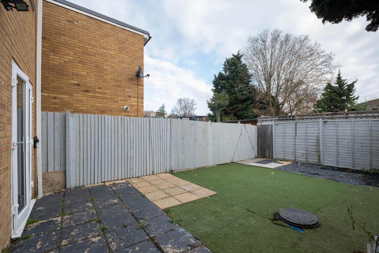 3 Bedroom House With Parking In - Family And Contractor Friendly Windsor