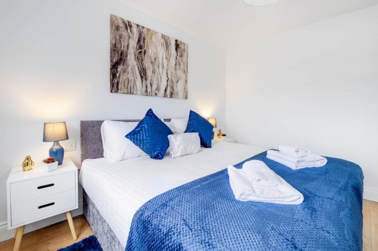3 Bedroom House With Parking In - Family And Contractor Friendly Windsor