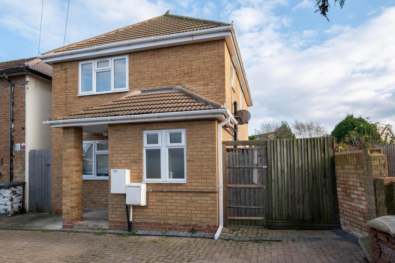 3 Bedroom House With Parking In - Family And Contractor Friendly * Windsor