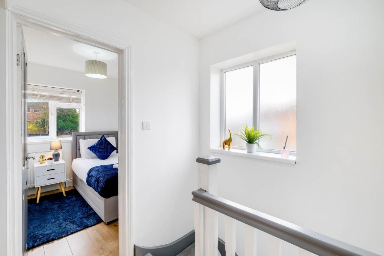 3 Bedroom House With Parking In - Family And Contractor Friendly Holiday home Windsor