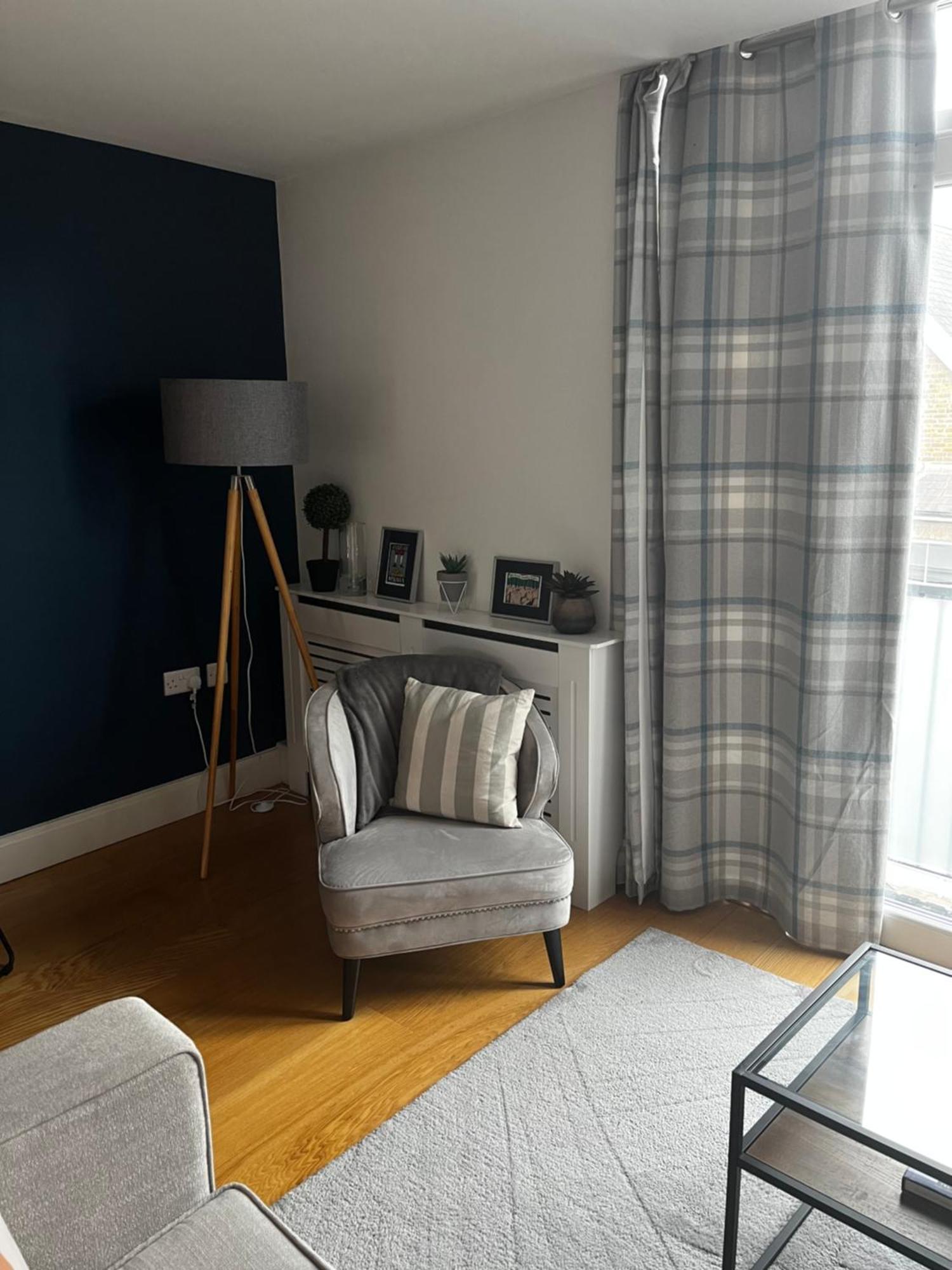 Apartment Central Windsor, Kingsize One Bedroom, Lounge, Terrace & Private Parking Windsor