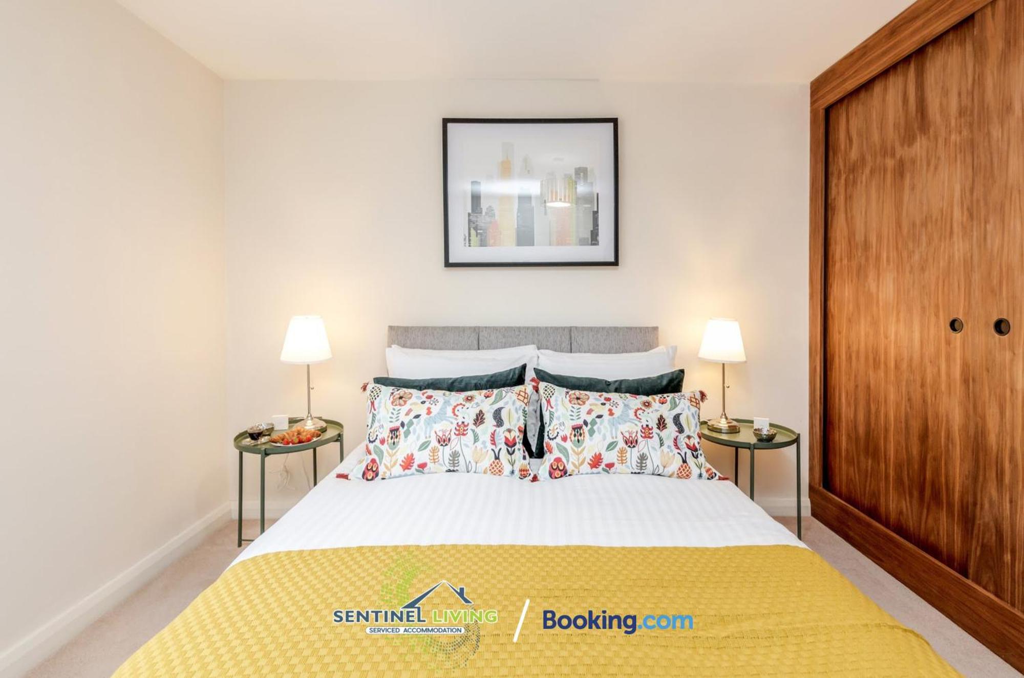 Sentinel: 2-bedroom Serviced With Free Wi-fi Apartment Windsor