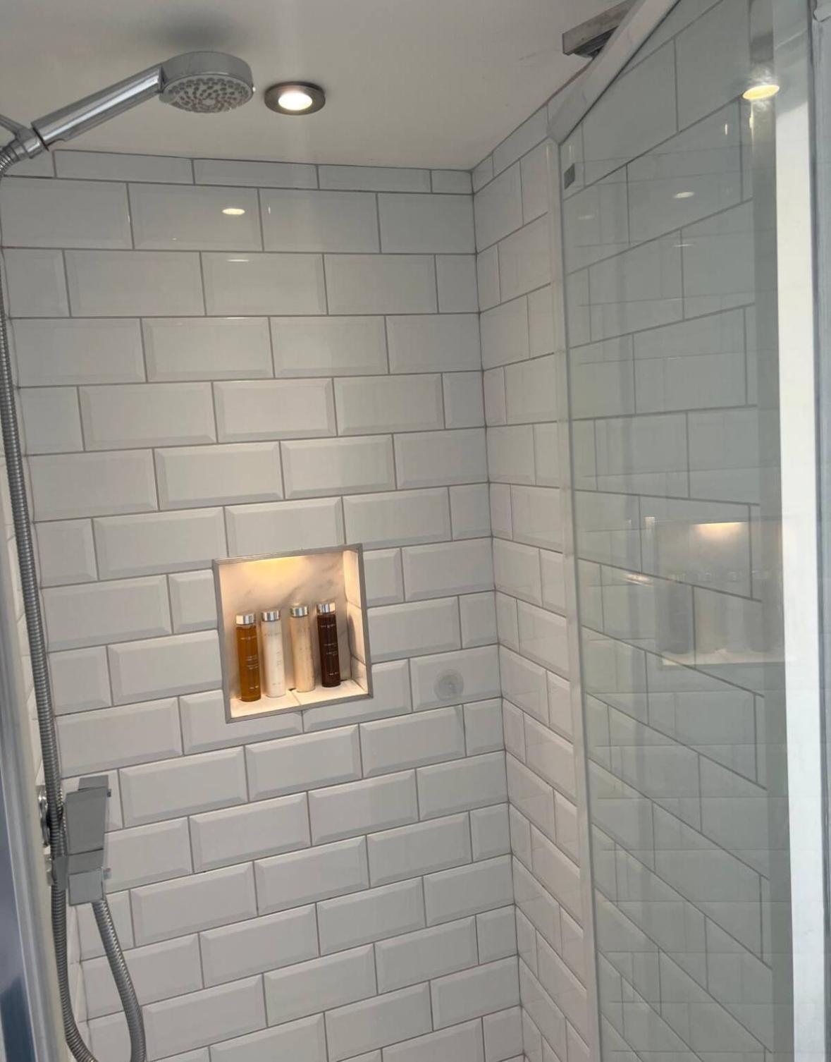 Guest house Gorgeous 1 Bedroom & Private Ensuite In With Free Parking *