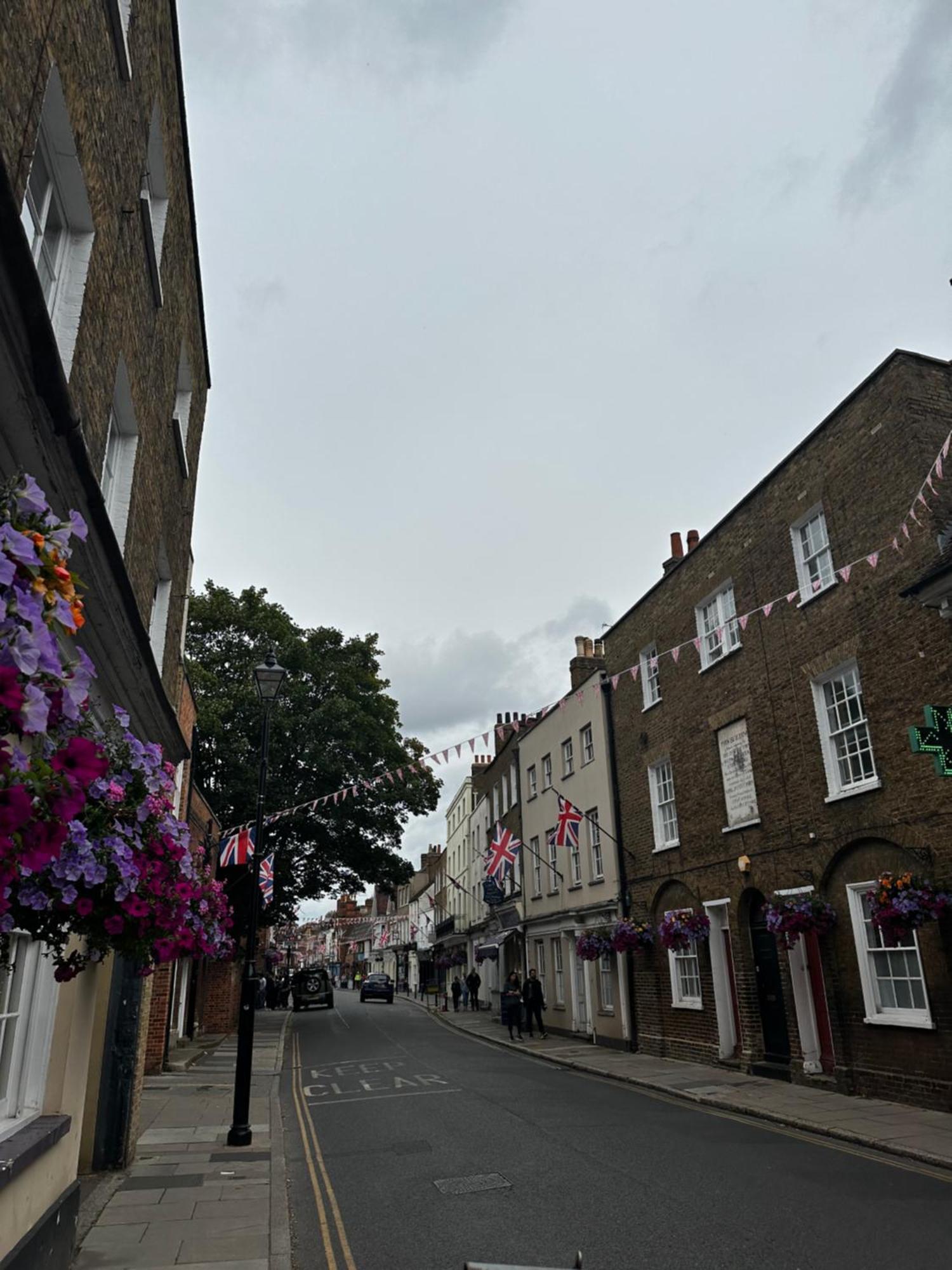 Gorgeous 1 Bedroom & Private Ensuite In With Free Parking Windsor