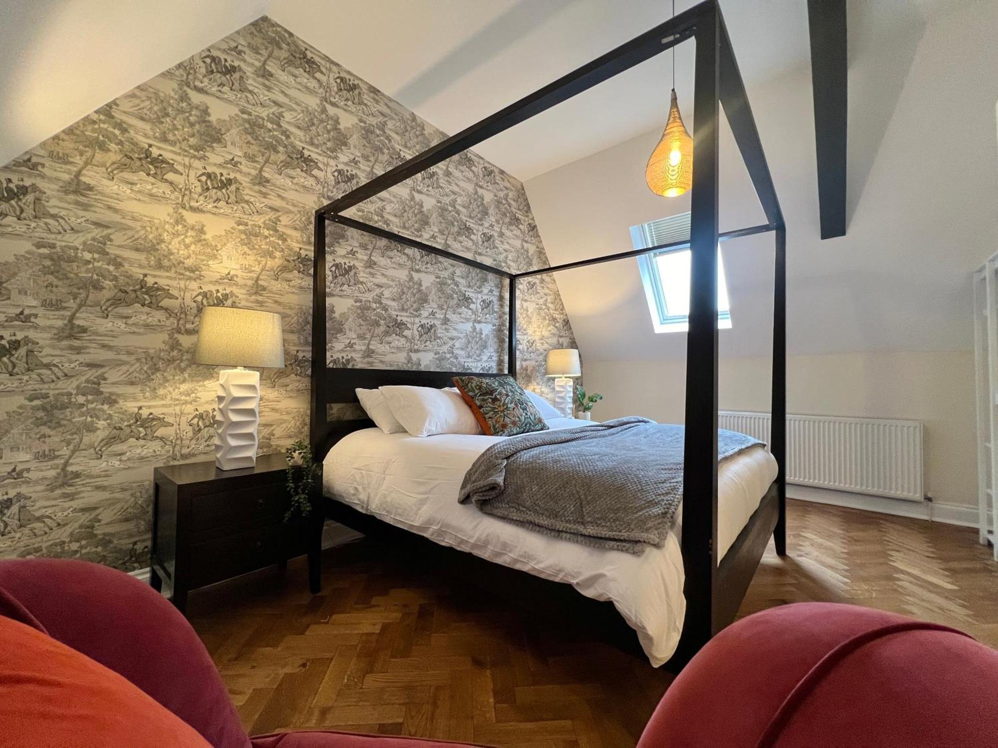 Incredible 3 Bedrooms Home, Free Parking - A Blend Of Luxury And Character - Incredible Location - Castle, Ascot, Legoland, Heathrow Airport Apartment