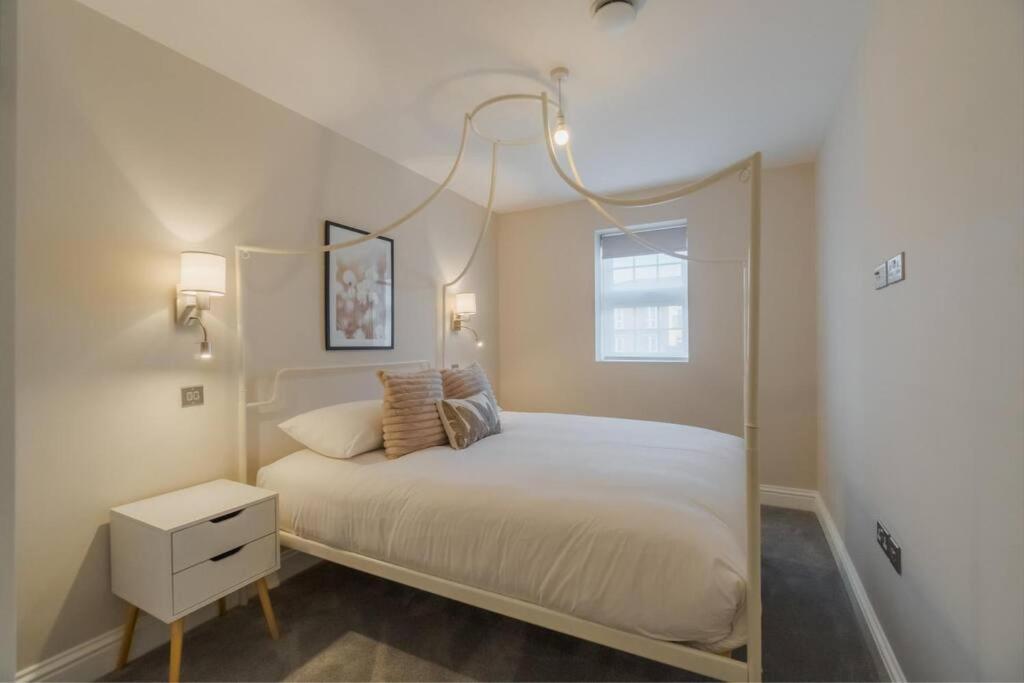 Stylish 2 Bed 2 Bath - Allocated Parking Apartment *