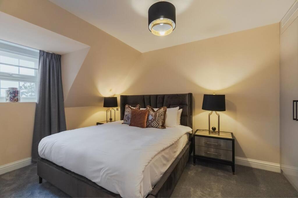 2br Luxury Penthouse, Cinema Room, Private Parking