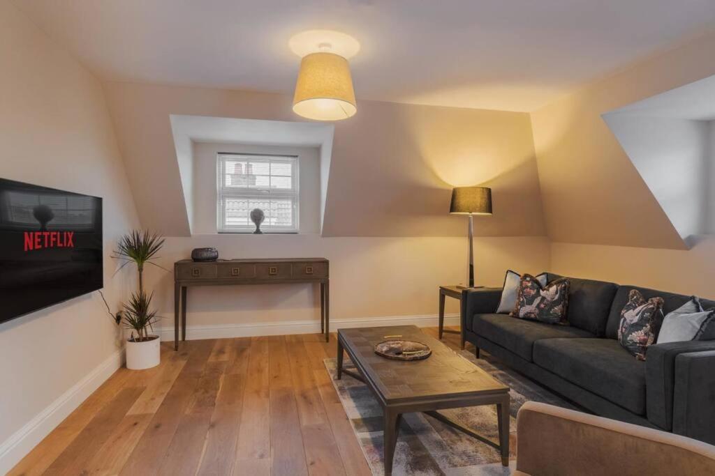 2br Luxury Penthouse, Cinema Room, Private Parking