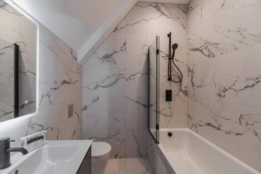 Luxury Penthouse - Castle Views - 2 Bed & Parking Windsor