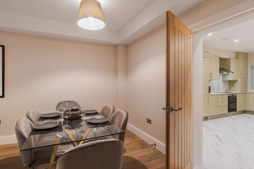 3br Retreat, Allocated Parking, Private Garden *