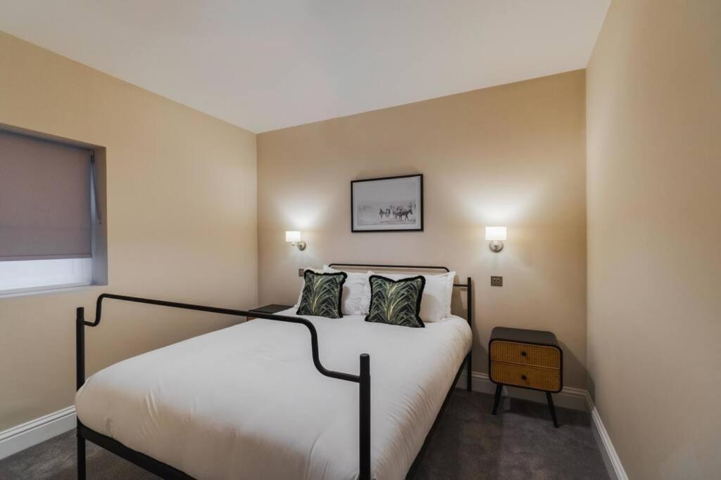 Apartment Modern 2 Bed Ground Floor - Private Parking Windsor