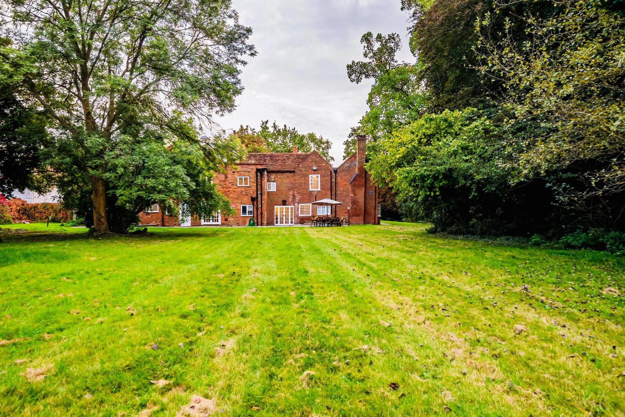 Royal Grand Manor House