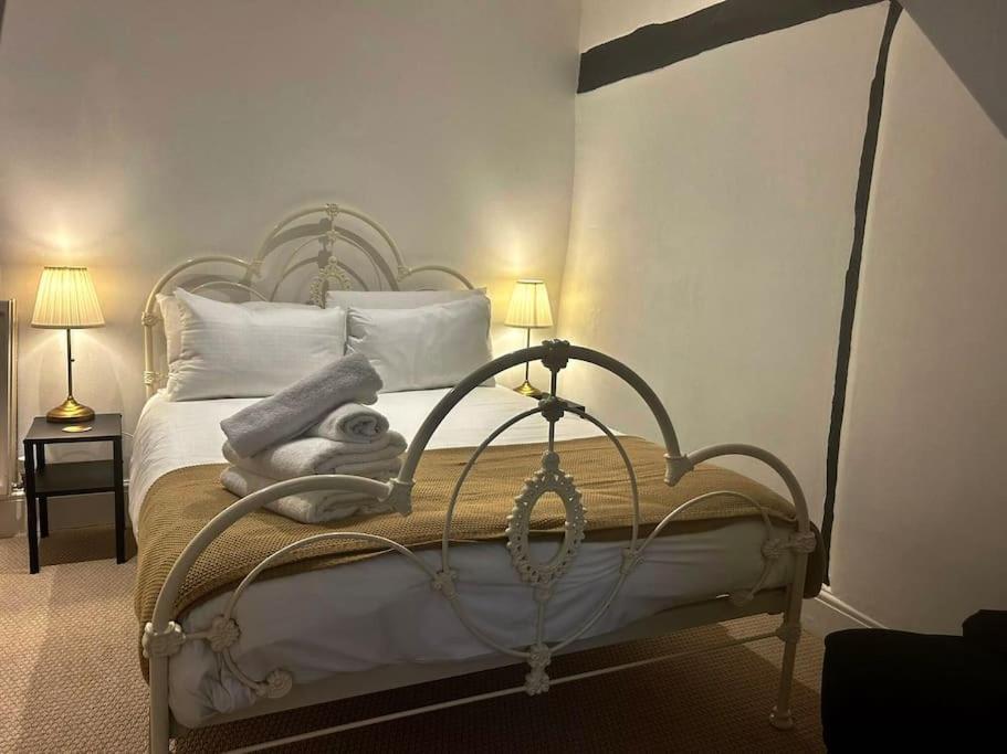 Apartment Epic Location, Views & Large Private Terrace Windsor