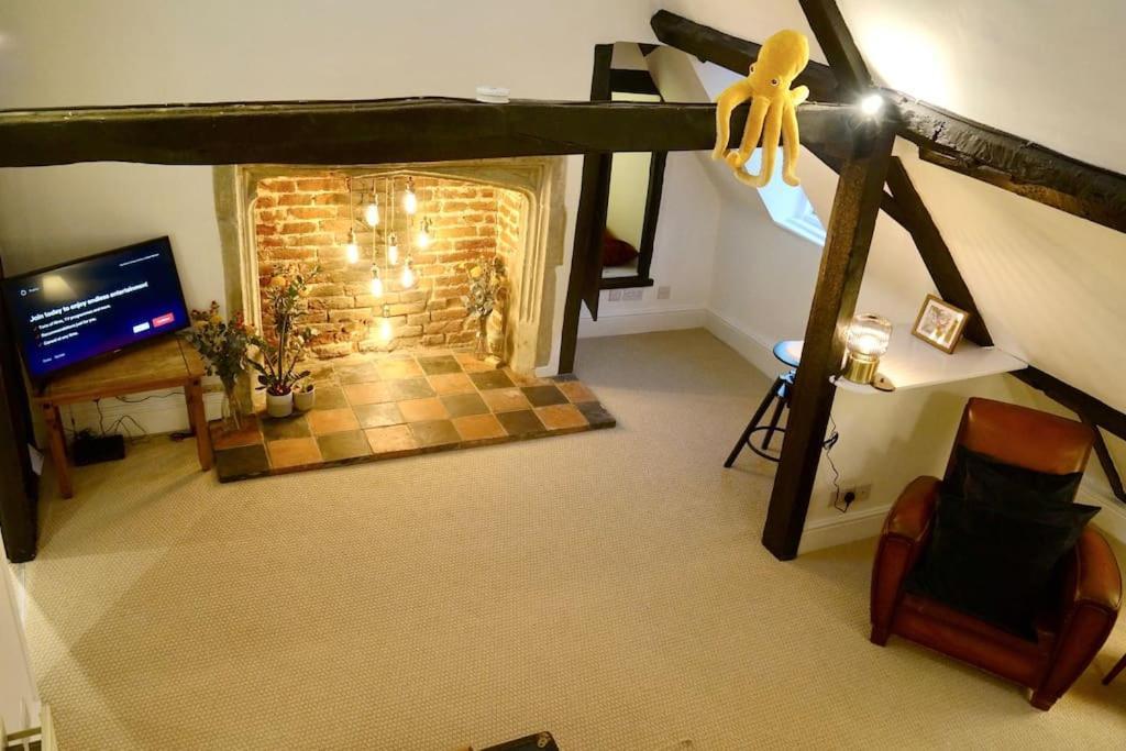 Apartment Epic Location, Views & Large Private Terrace Windsor