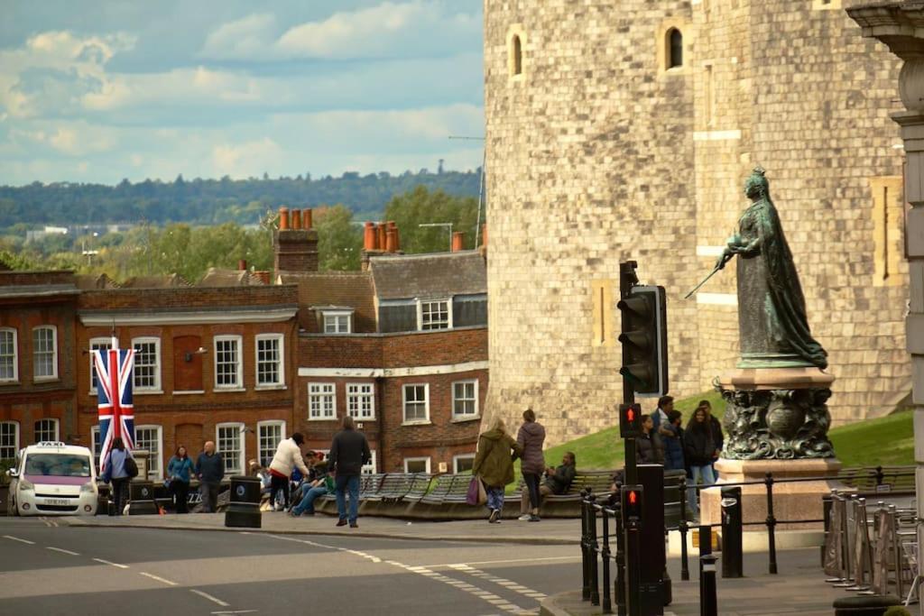 Apartment Epic Location, Views & Large Private Terrace Windsor