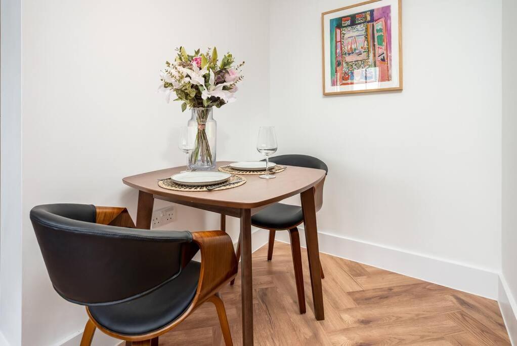 Apartment Stylish Spacious In *