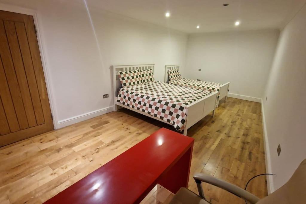 Large Annexe With Games Pool Table Ping Pong Air Hockey Movie Projector