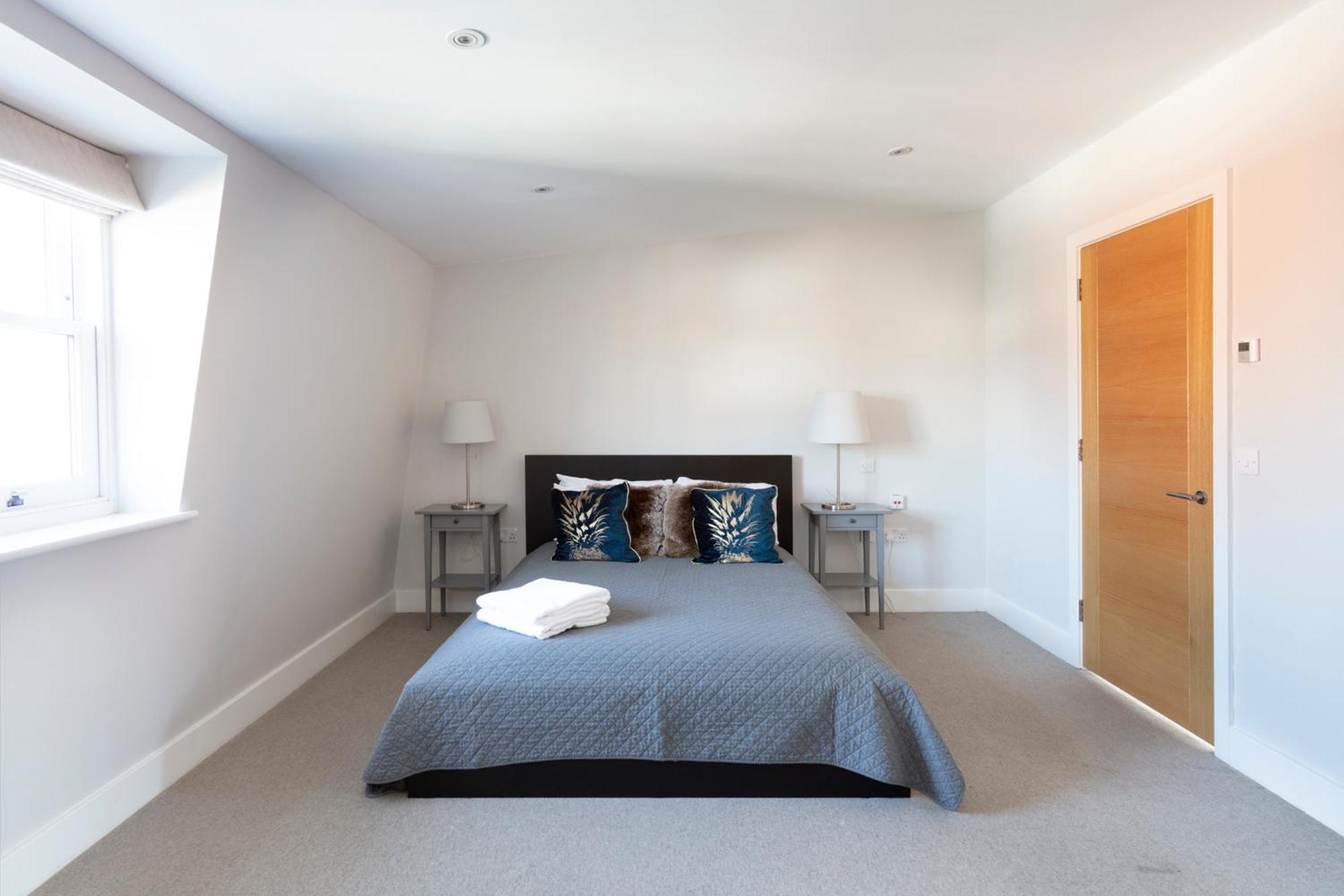 Luxurious Town House Windsor