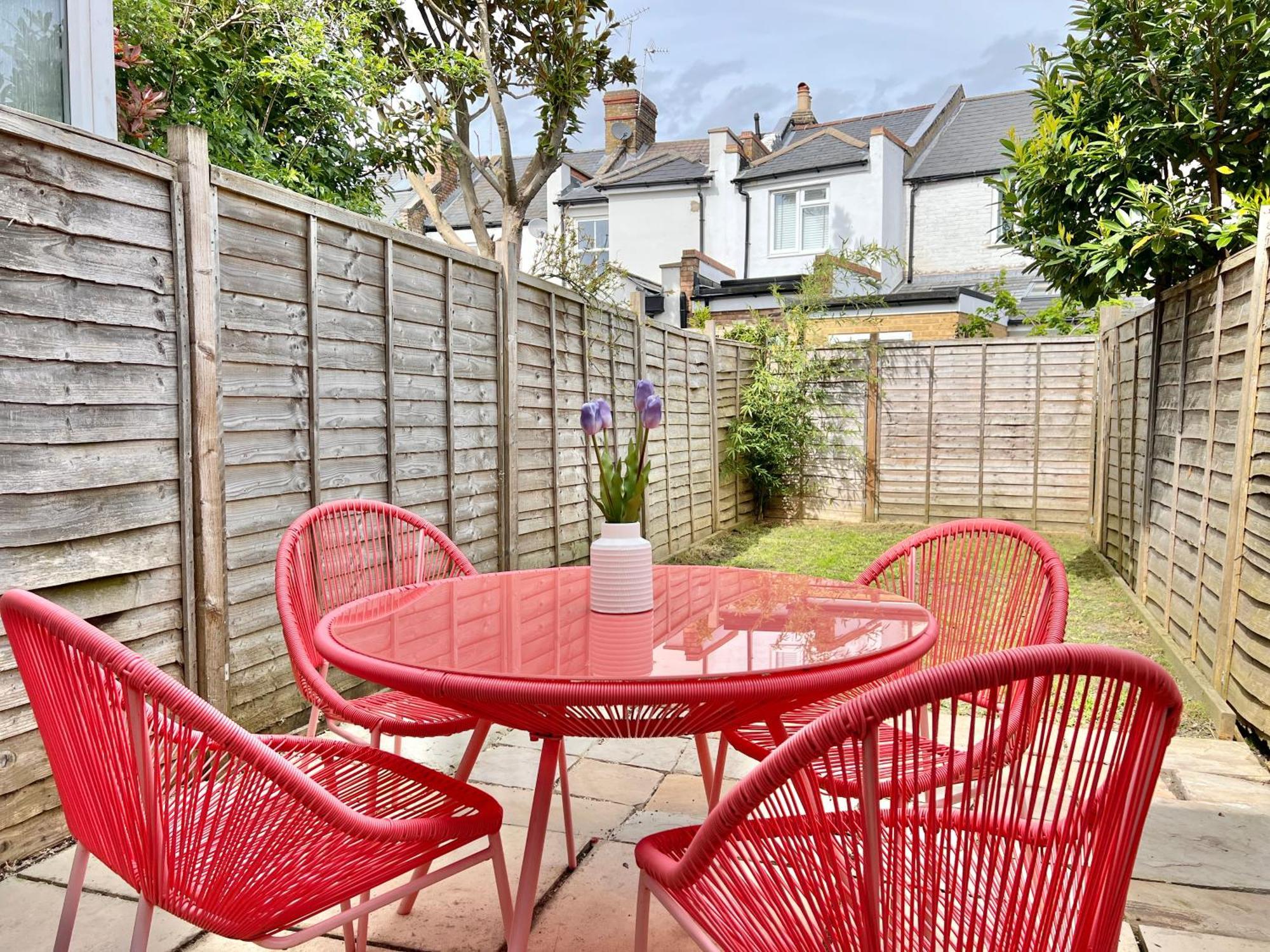 Charming 2 Bed Free Residents Parking And Private Garden Legoland Ascot Castle Thorpe Park Heathrow Airport * Windsor
