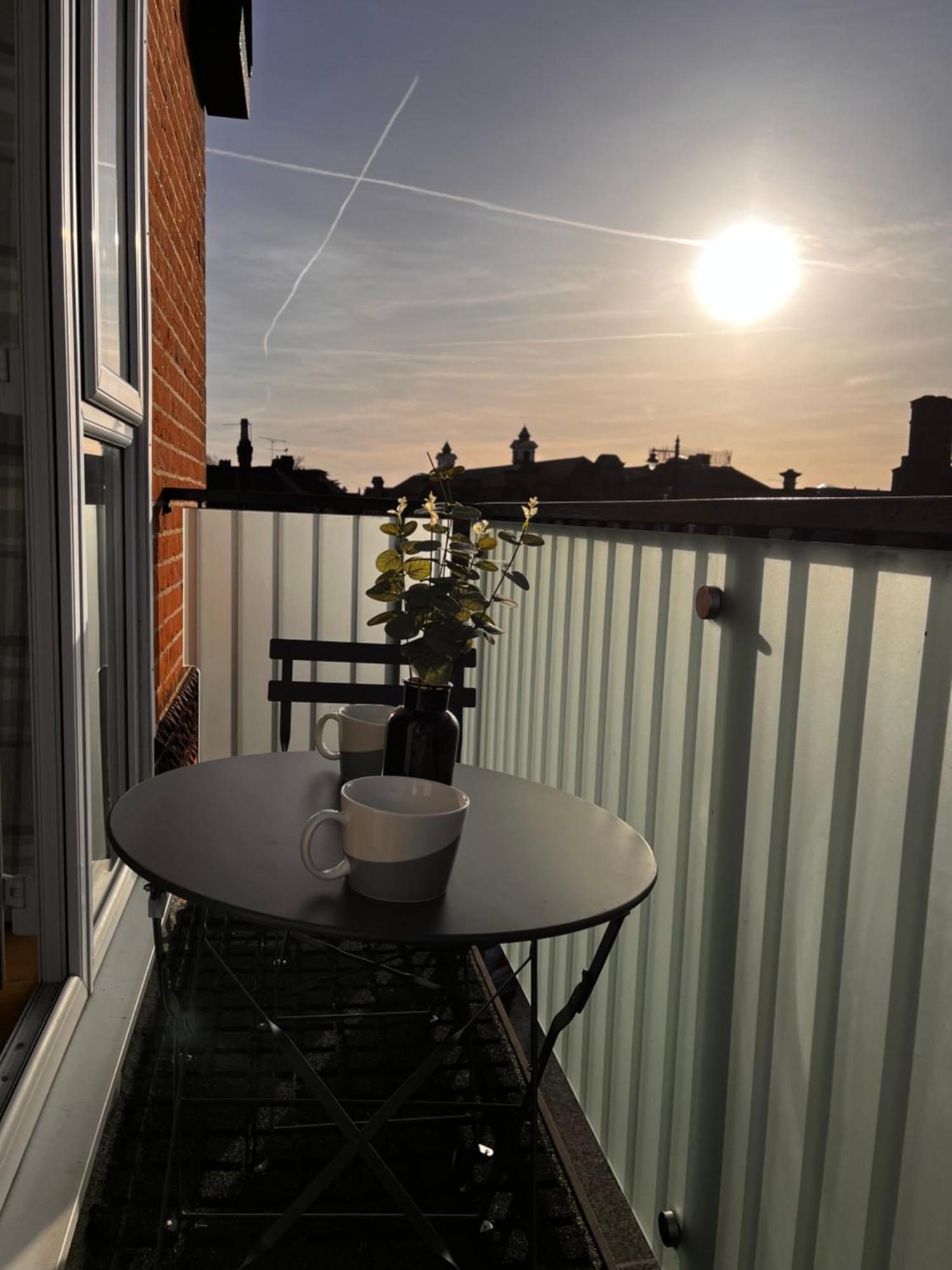 Apartment Central Windsor, Kingsize One Bedroom, Lounge, Terrace & Private Parking