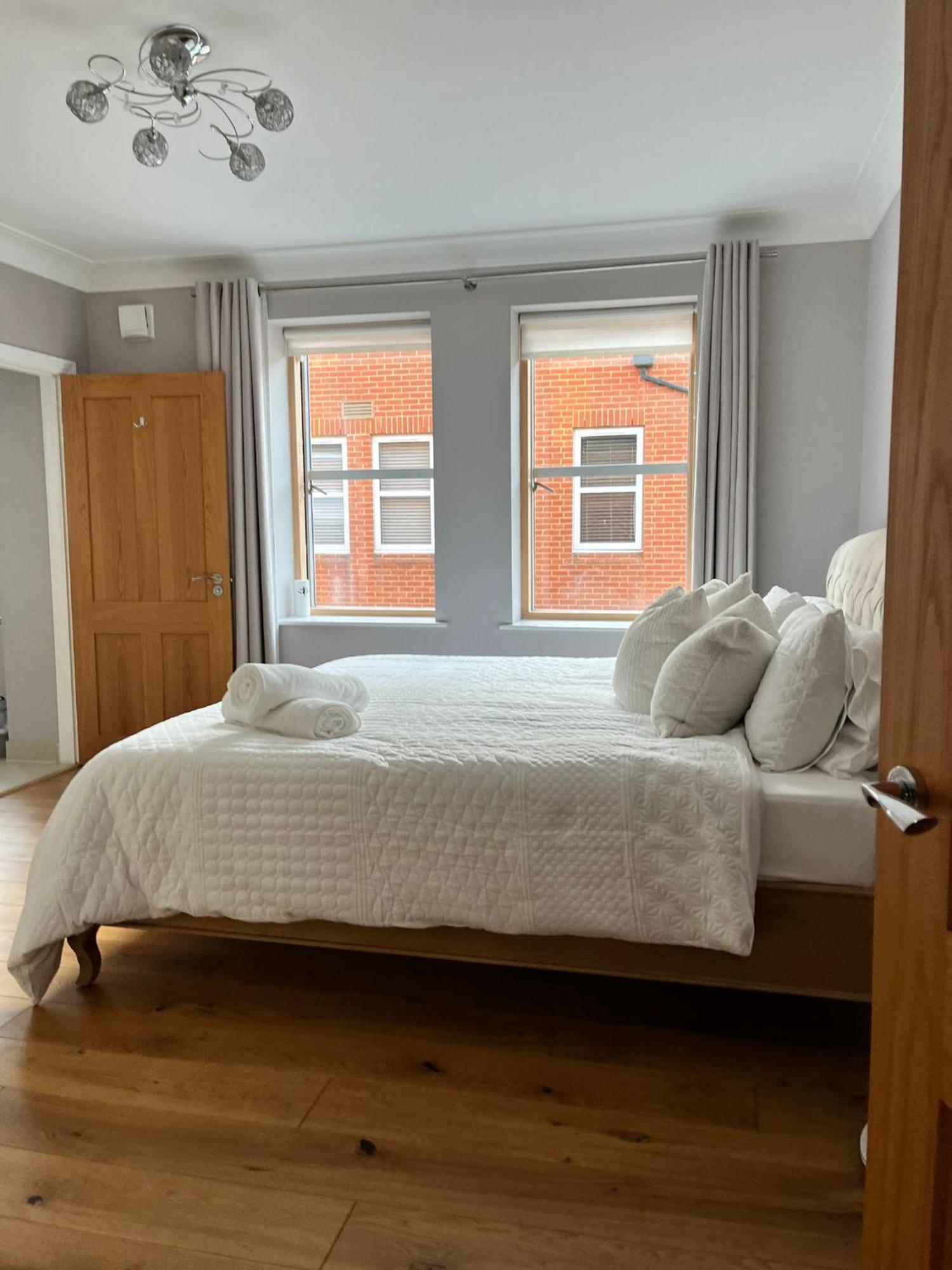 Royal Super King Ensuite - Free Parking Homestay