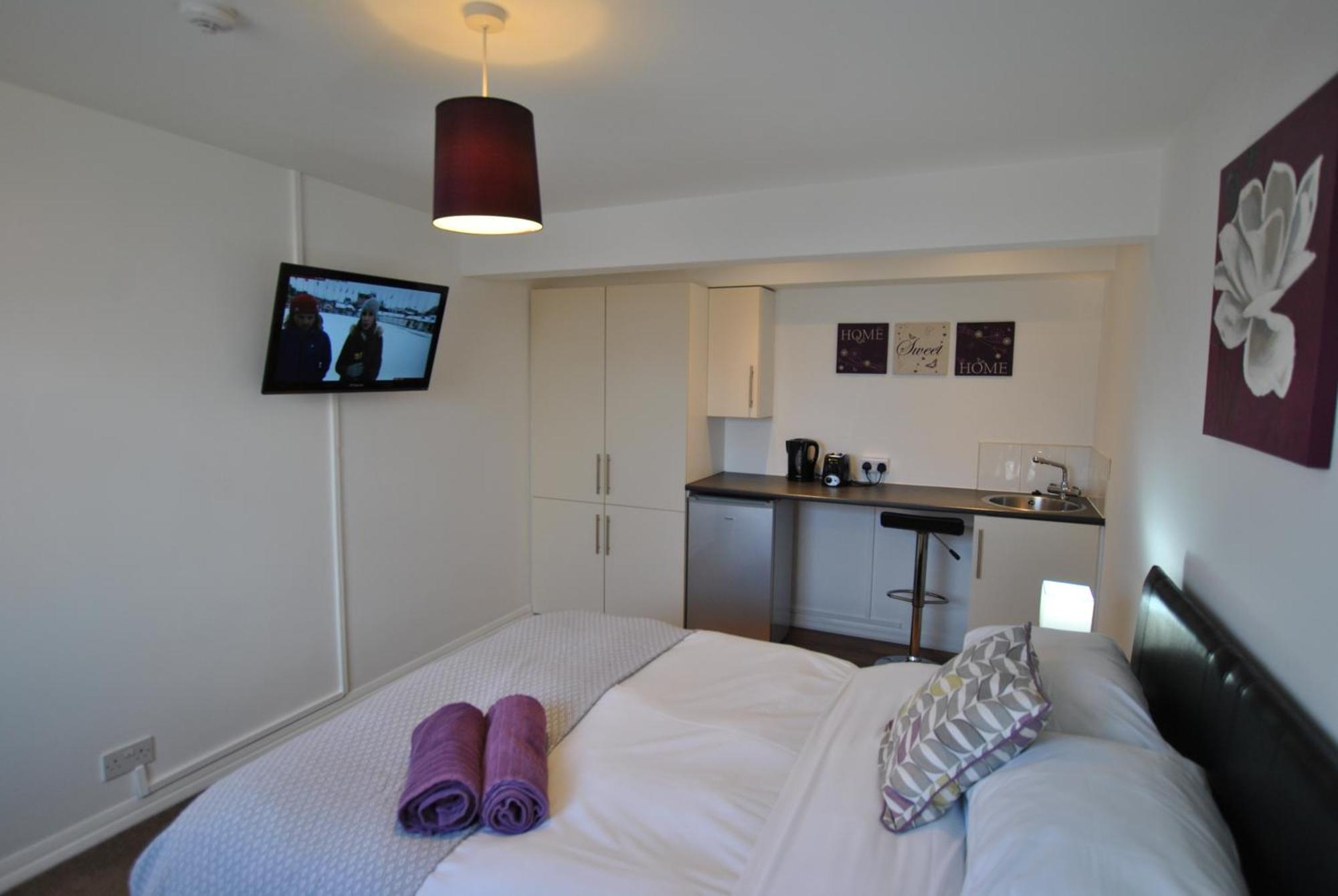 3, Dedworth Road,
