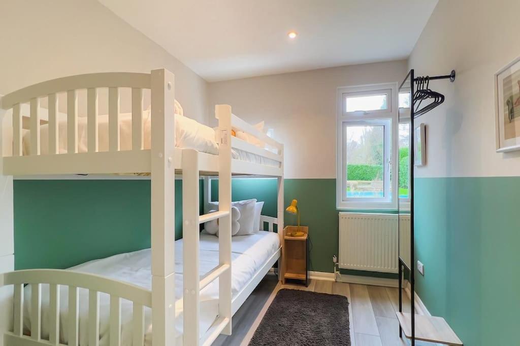 Riverside Gem, 2 Homes, Heated Pool, Hot Tub & Sauna * Windsor