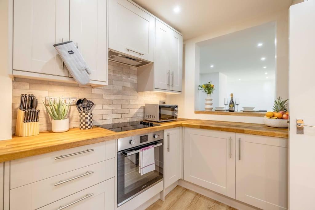 Cozy 2br, 2-min Walk To Castle * Windsor