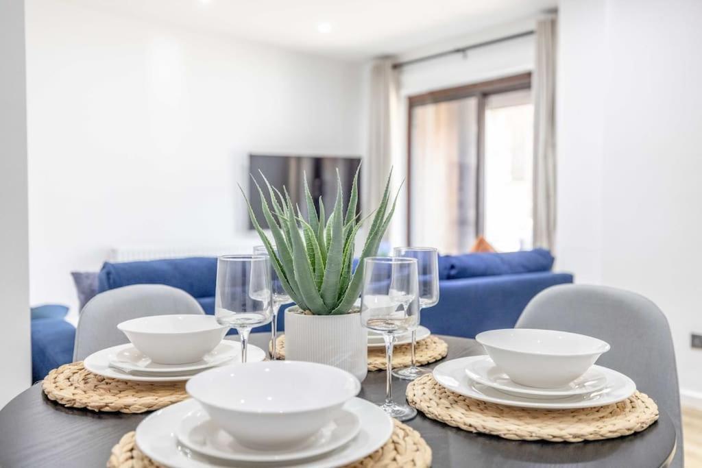 Cozy 2br, 2-min Walk To Castle
