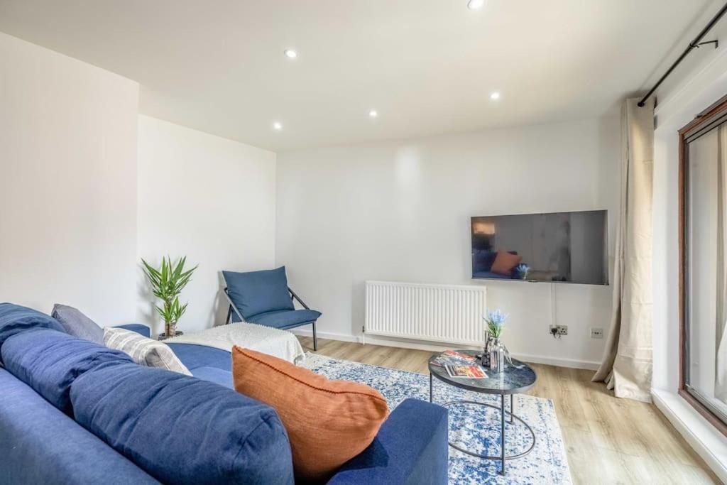 Cozy 2br, 2-min Walk To Castle Apartment Windsor