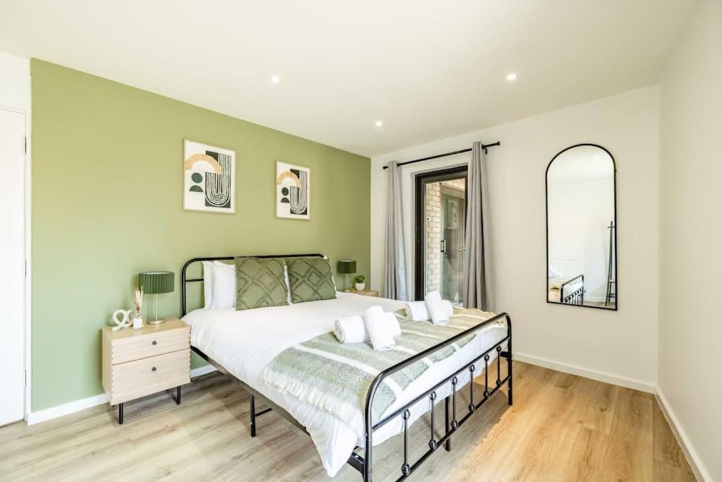 Cozy 2br, 2-min Walk To Castle