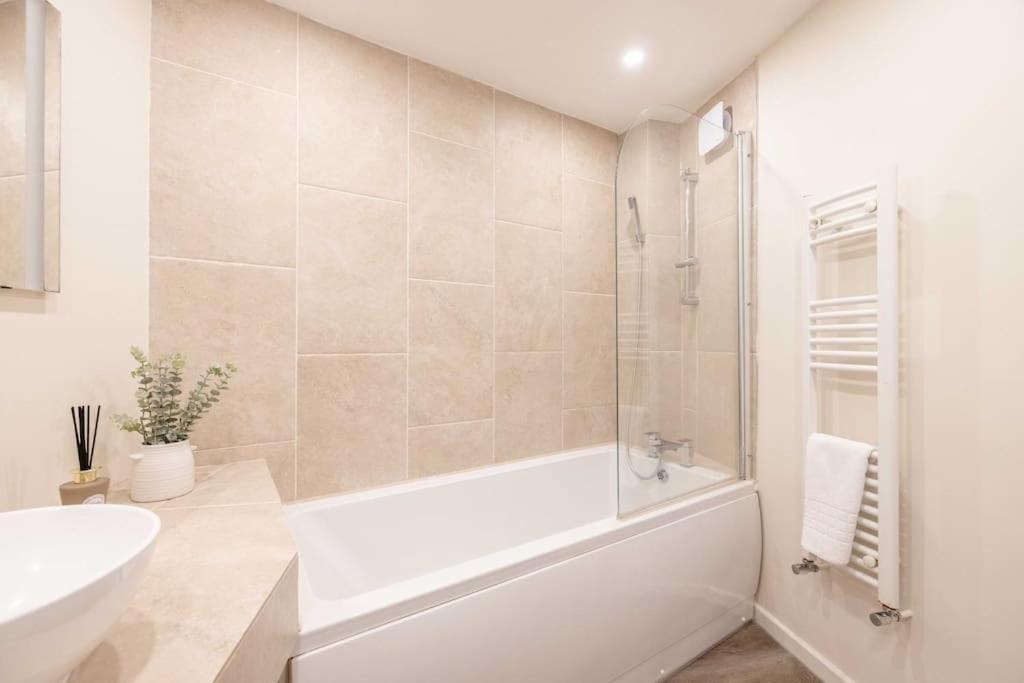 Apartment Cozy 2br, 2-min Walk To Castle *