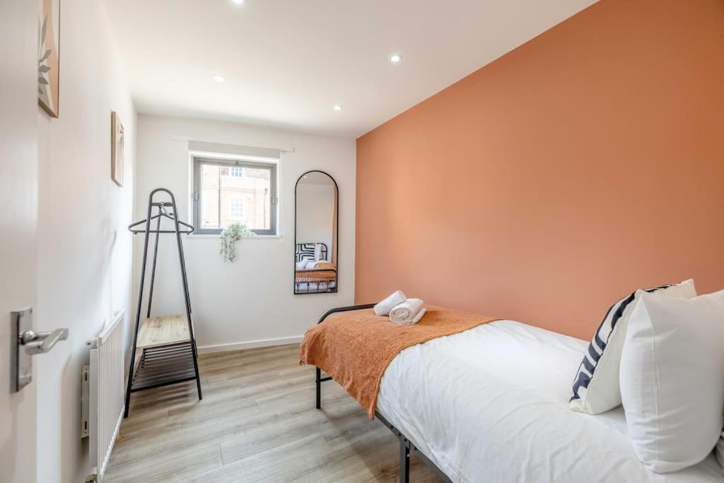 Cozy 2br, 2-min Walk To Castle Apartment