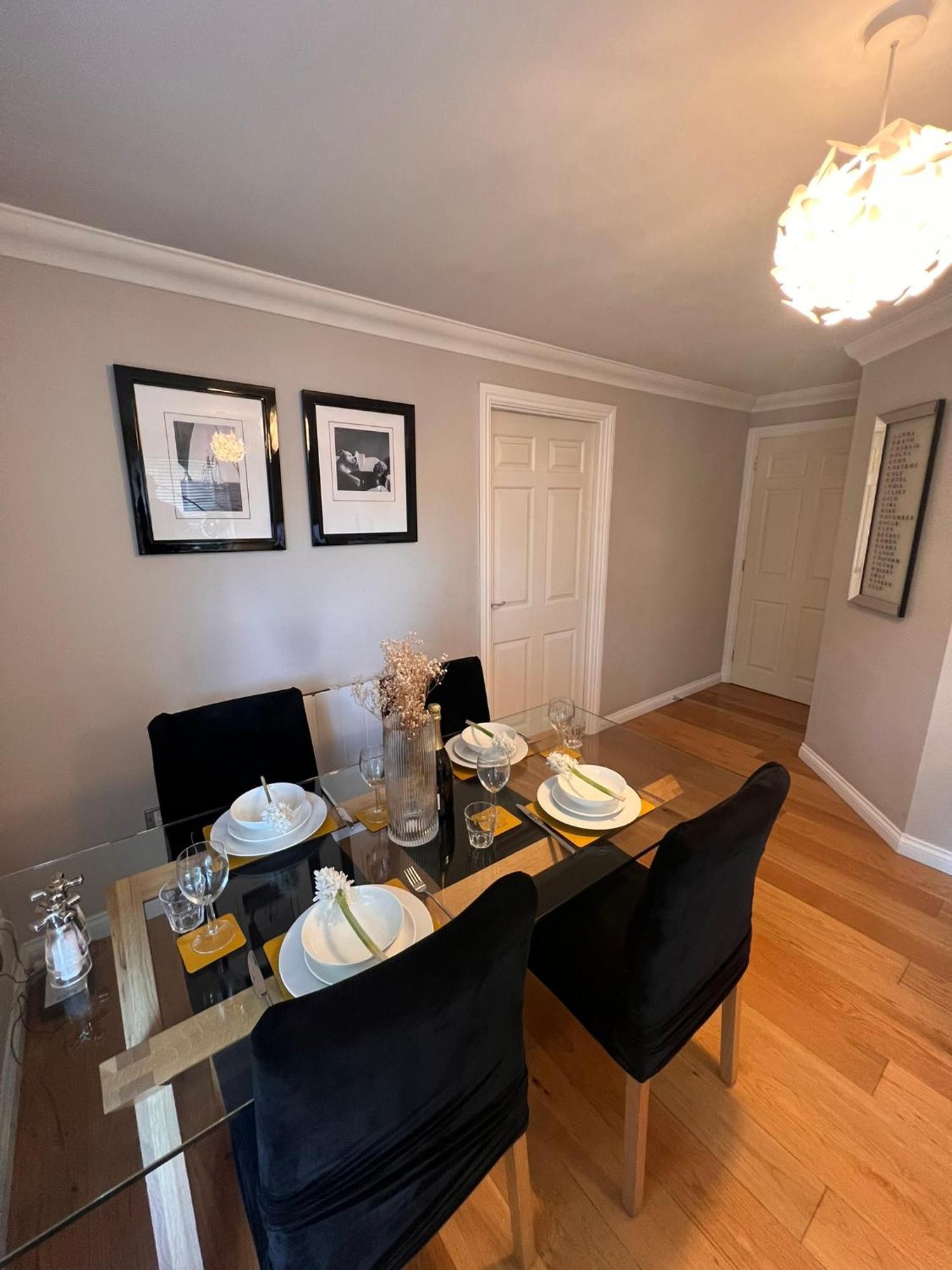 2 Bed 2 Bath Windsor Apartment & Parking 15Cc Apartment *