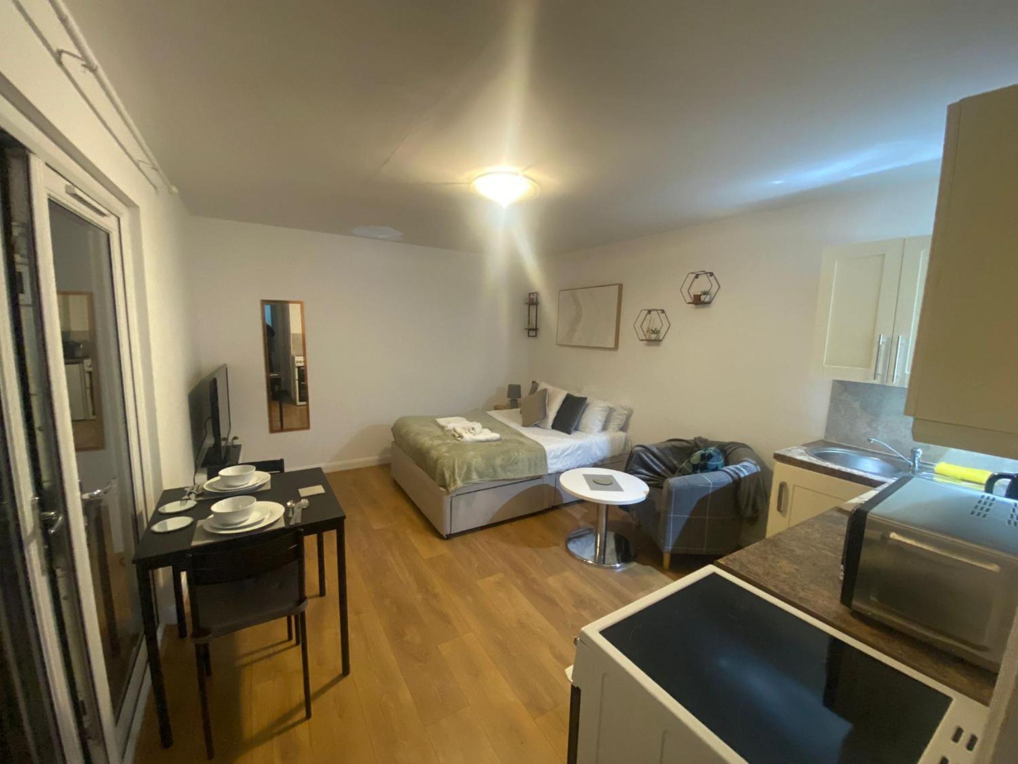 Elegant Apartment *